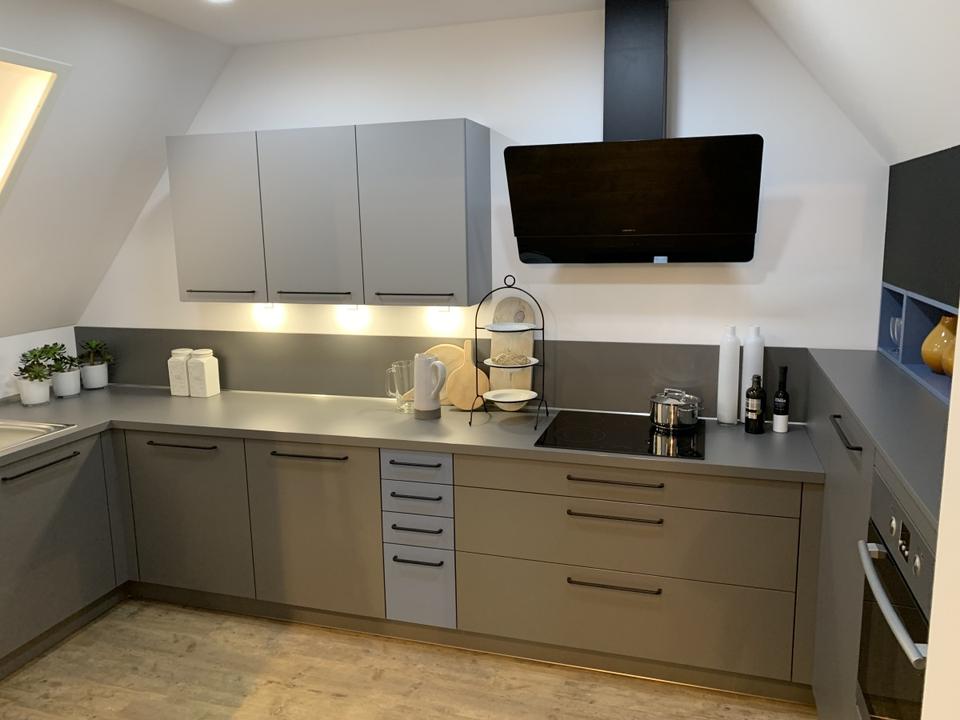 Neue Einbauküche Wunsch Küche in U-Form frei planbar 300 Farben