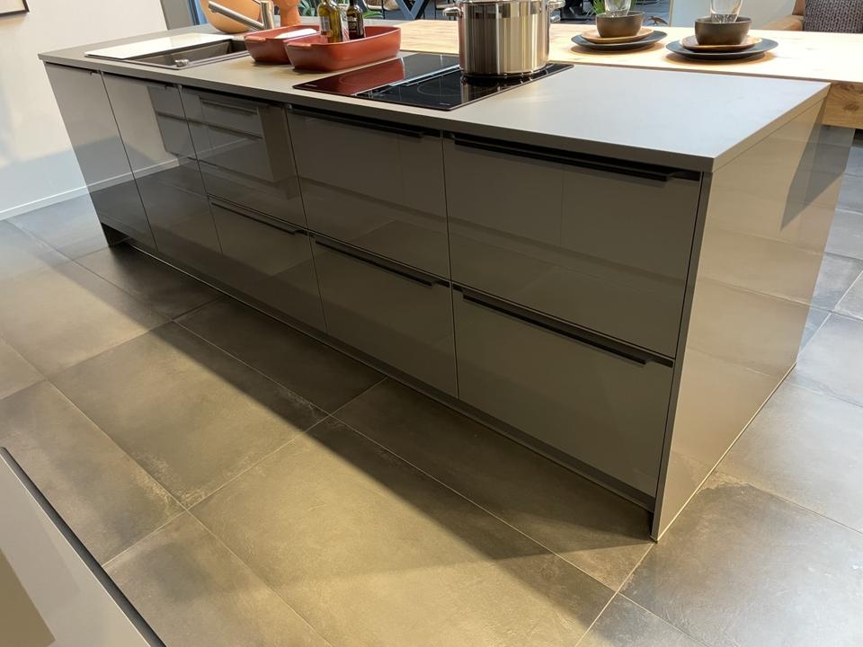 Inselküche ❌ Einbauküche ❌ Insel plus Hochschränke ❌ individuell - Bild 6
