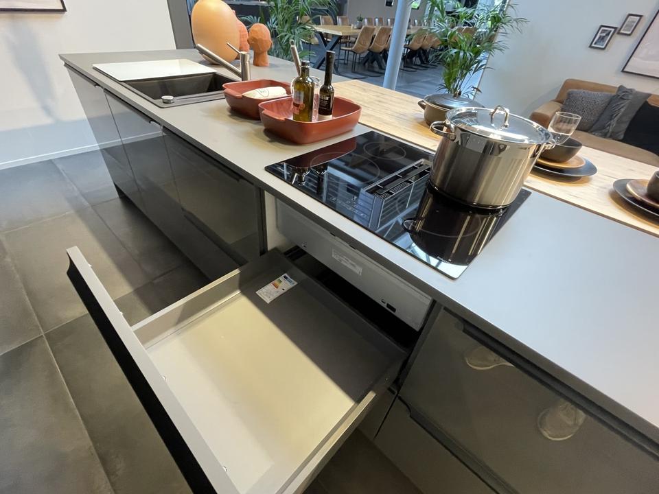 Inselküche ❌ Einbauküche ❌ Insel plus Hochschränke ❌ individuell - Bild 11