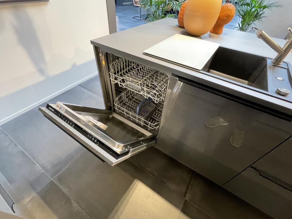 Inselküche ❌ Einbauküche ❌ Insel plus Hochschränke ❌ individuell - Bild 9