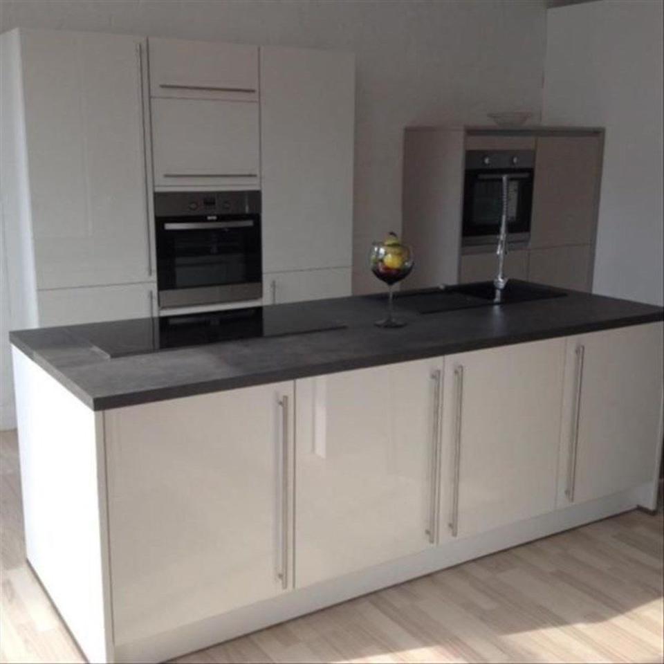 Inselküche Echtlack