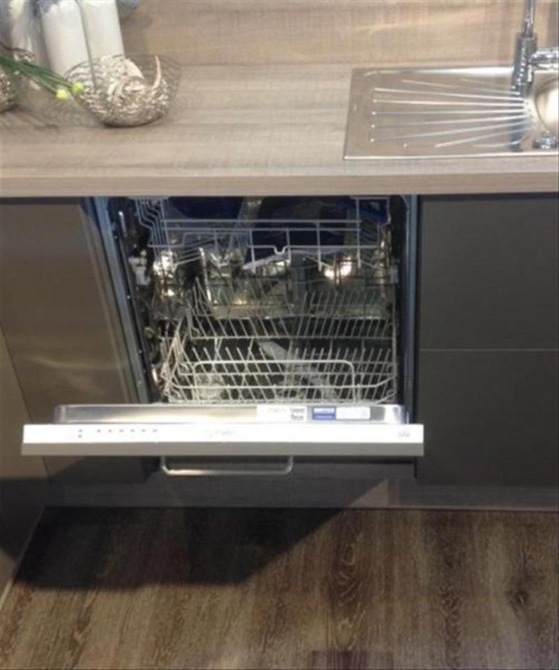 Neue Einbauküche > Viel Sparen Direkt KAUFEN 
    
            
                1.995 €
             Versand möglich
        
    
        
            
                
                                    Mit mir direkt zum Hersteller, 
                  - Bild 7