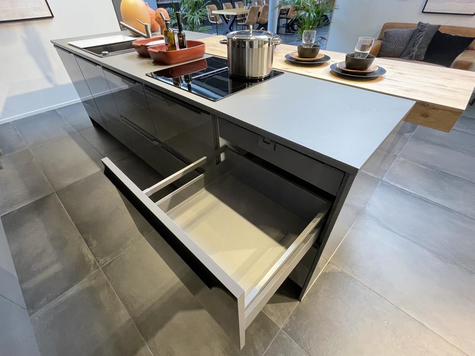 Inselküche ❌ Einbauküche ❌ Insel plus Hochschränke ❌ individuell - Bild 13