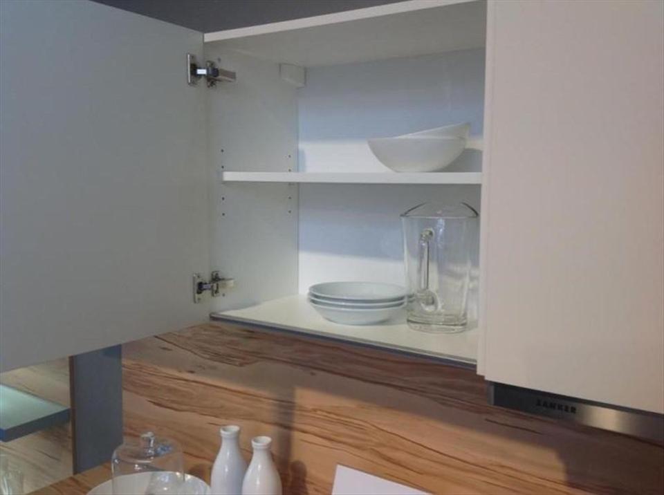 Neu hochwertige Komplett Einbauküche mit Geschirrspüler Grifflos - Bild 6